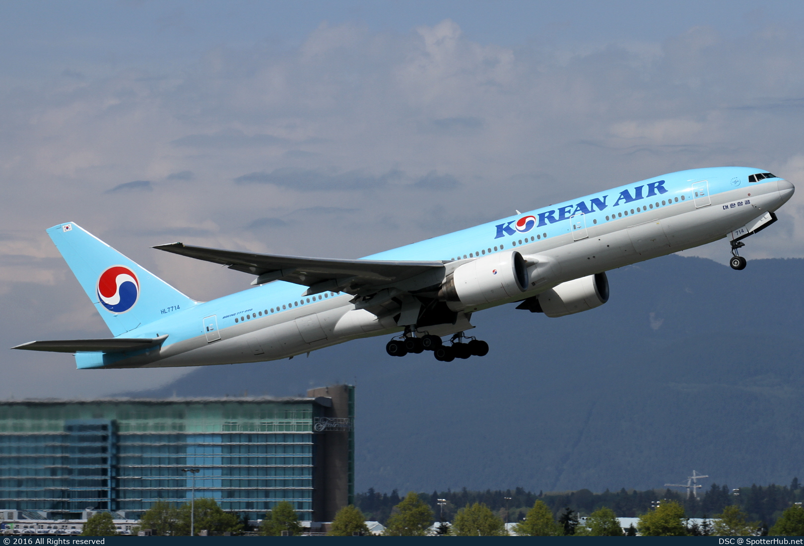 Photo of HL7714 - Boeing 777-2B5(ER) operated by Korean Air