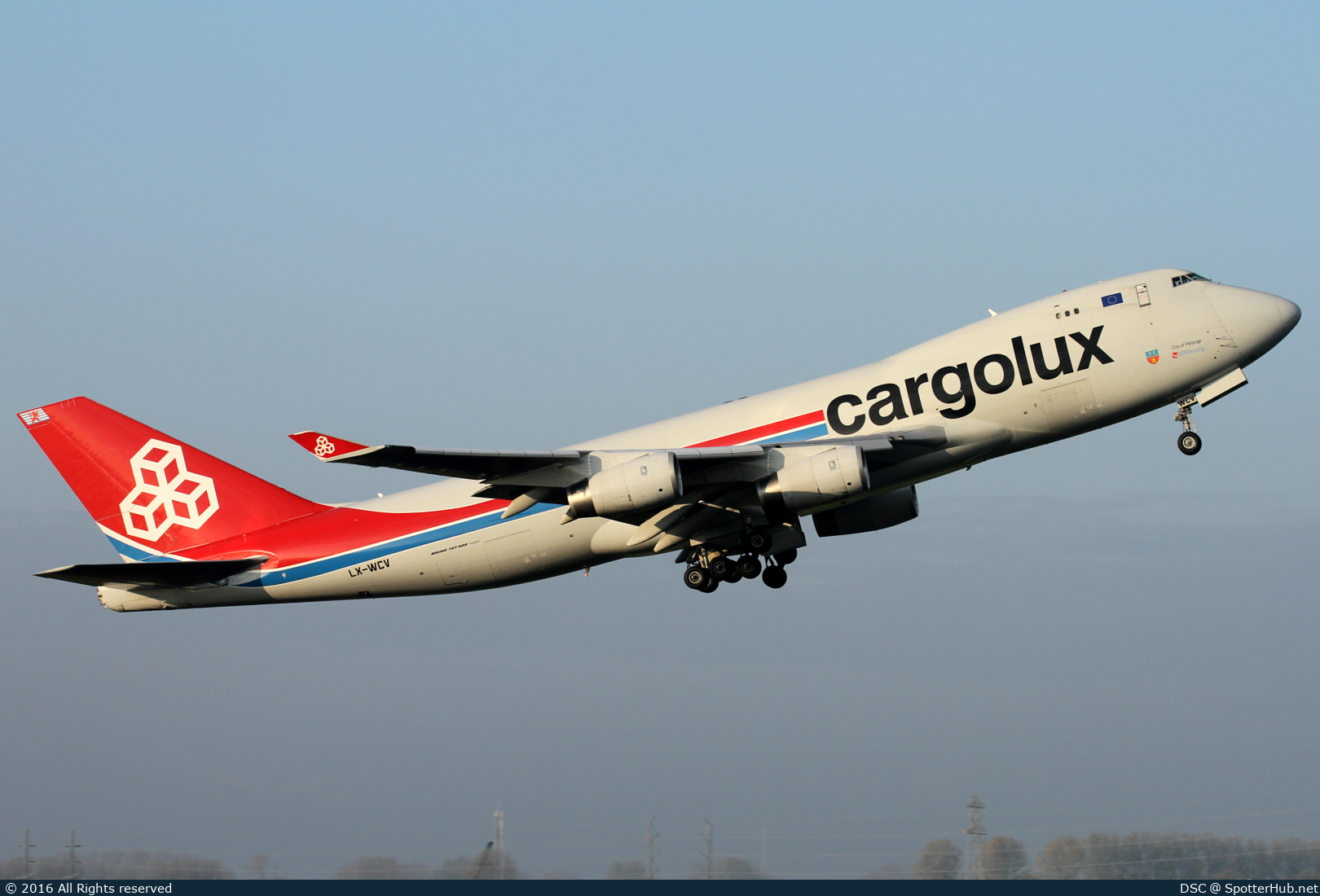 Photo of LX-WCV - Boeing 747-4R7F operated by Cargolux