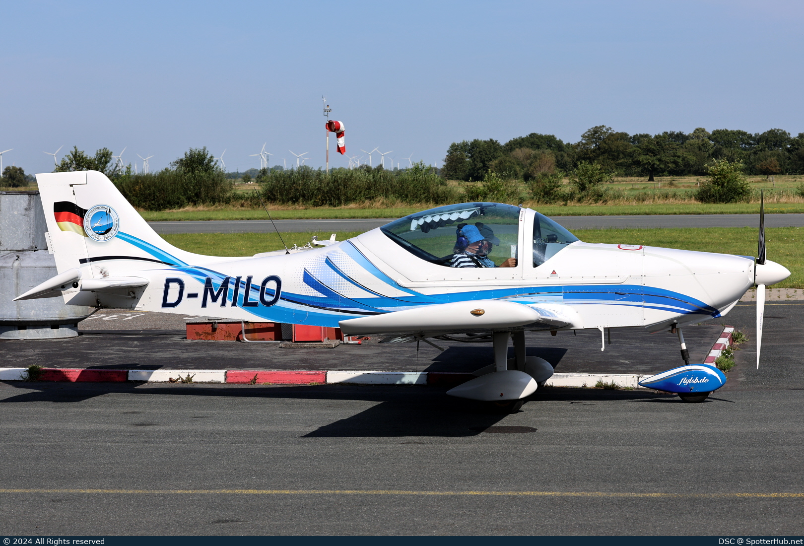 Photo of D-MILO - Breezer B400-6 operated by Luftsportvereinigung Schwarzwald Baar