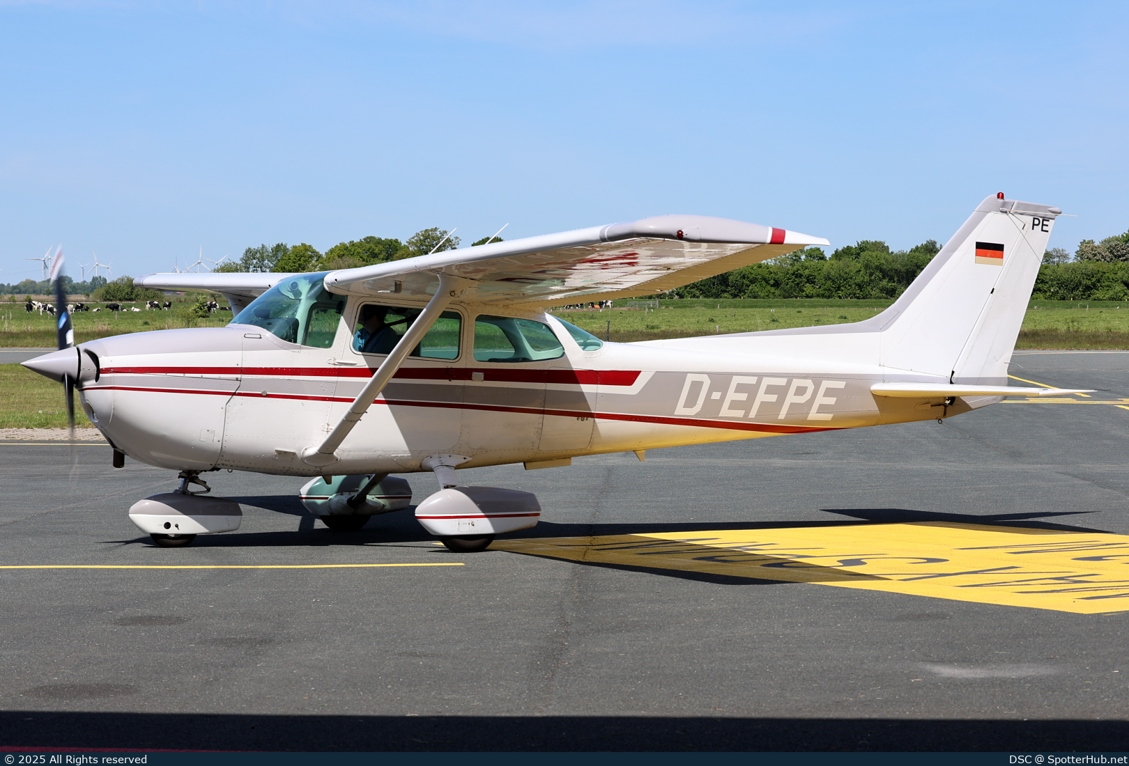 Photo of D-EFPE - Reims-Cessna F172P Skyhawk II operated by Aero-Club Osnabrück