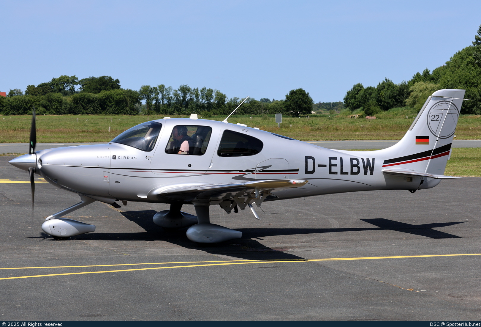 Photo of D-ELBW - Cirrus SR22T G3 operated by Private