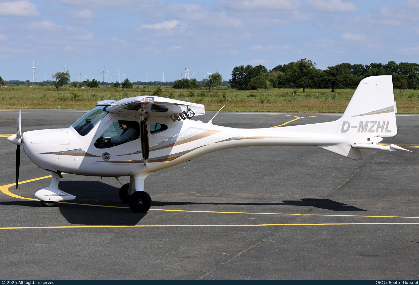 Photo of D-MZHL - Remos GX nXT operated by Private
