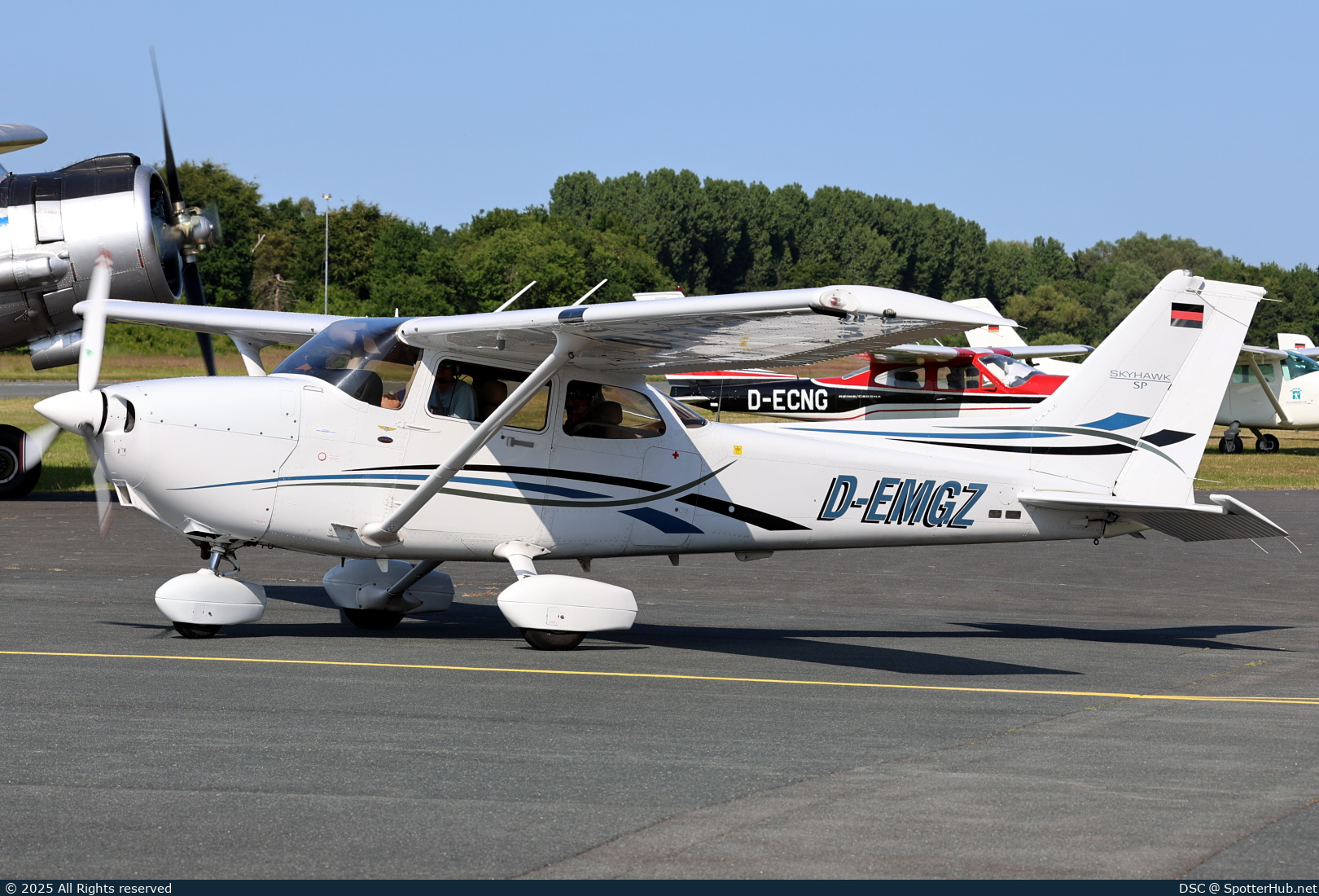 Photo of D-EMGZ - Cessna 172S Skyhawk SP operated by Luftsportverein Landshut