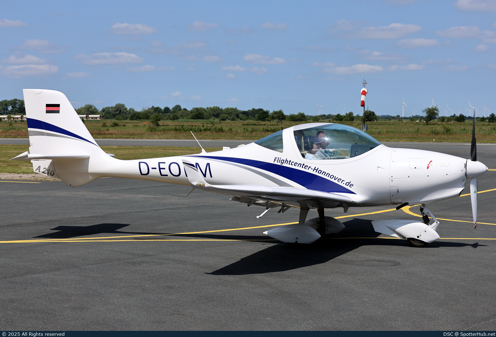 Photo of D-EOKM - Aquila A210 operated by Flight Center Hannover