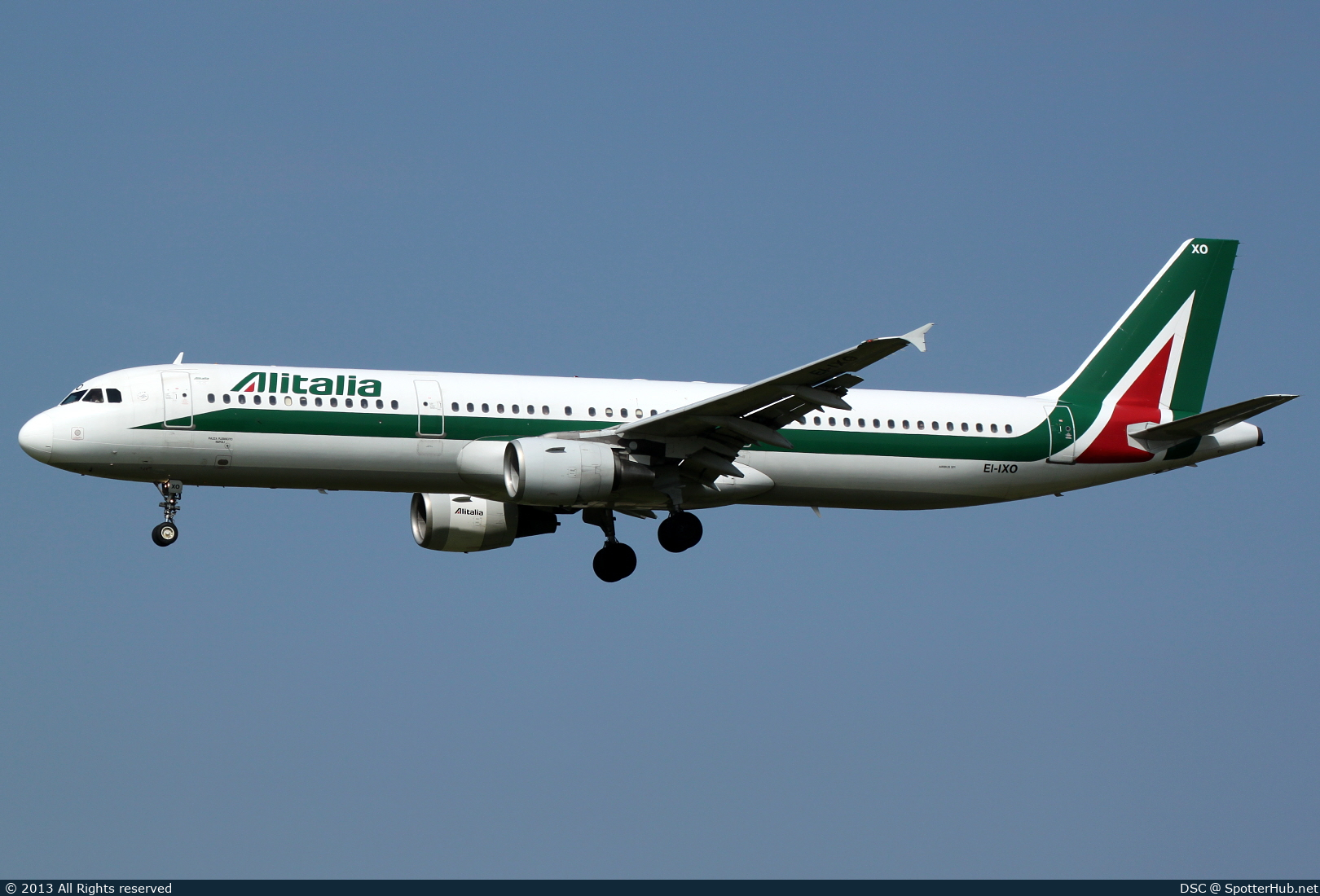 Photo of EI-IXO - Airbus A321-112 operated by Alitalia