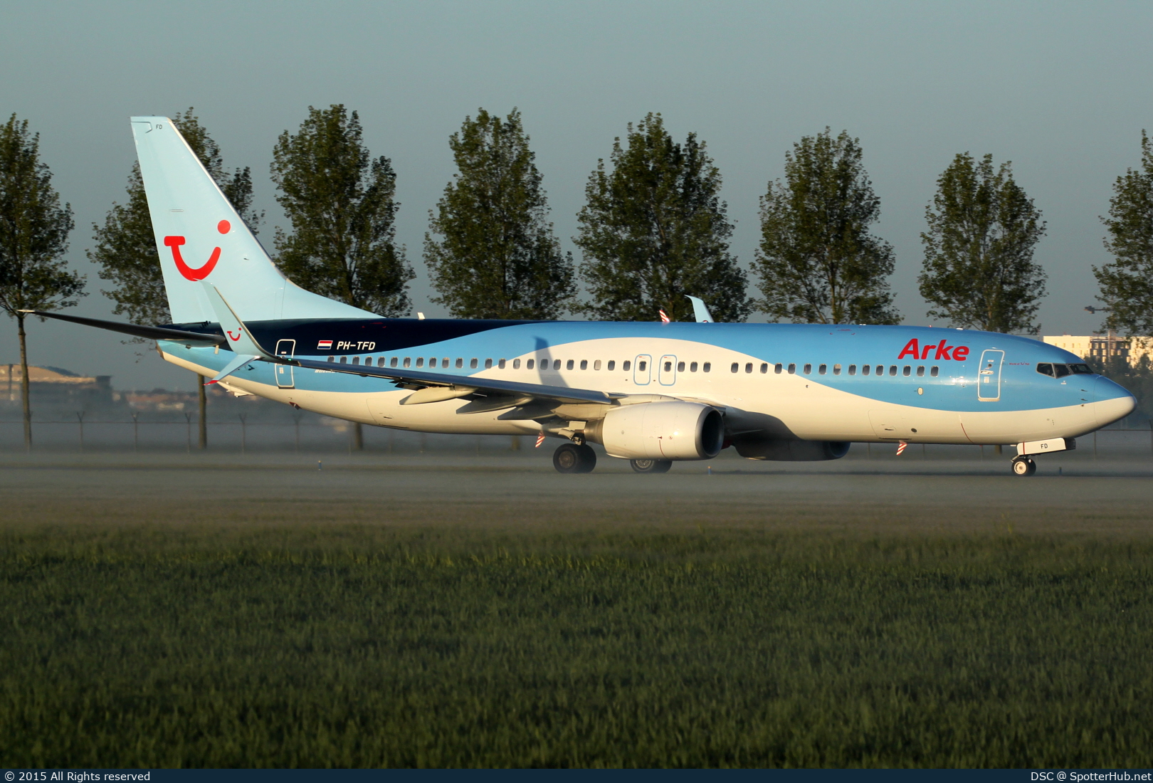 Photo of PH-TFD - Boeing 737-86N operated by Arke