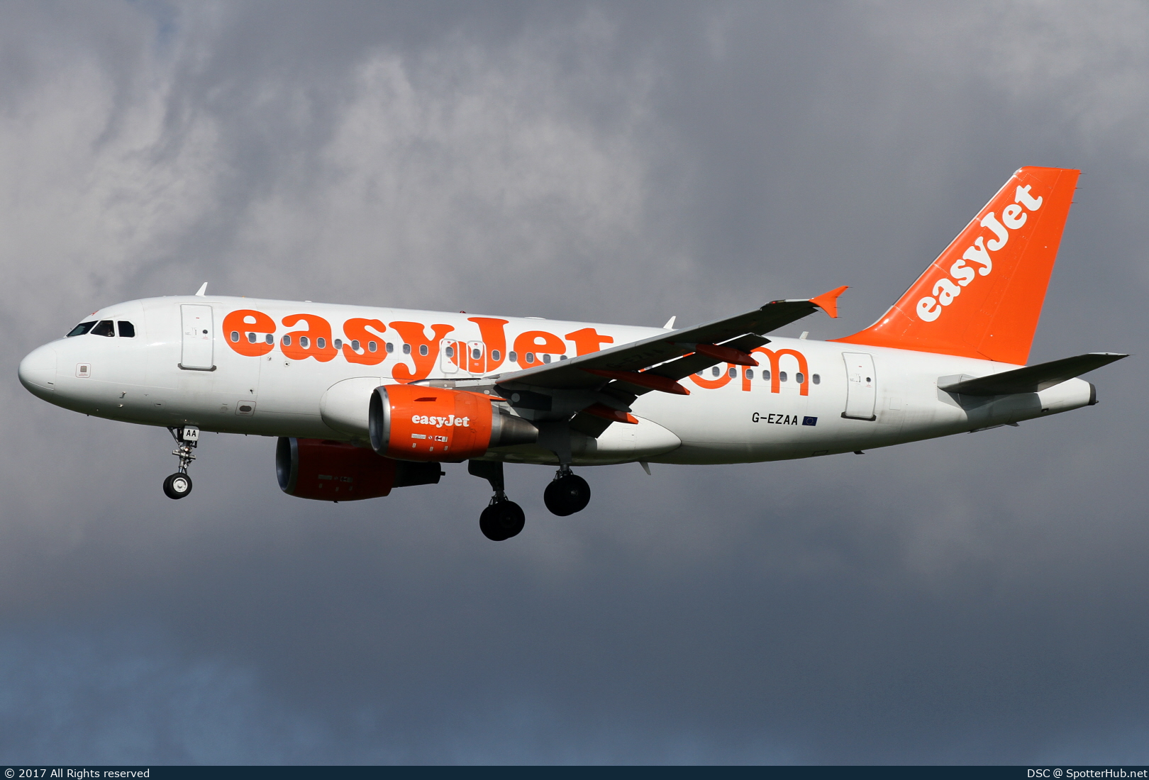 Photo of G-EZAA - Airbus A319-111 operated by easyJet