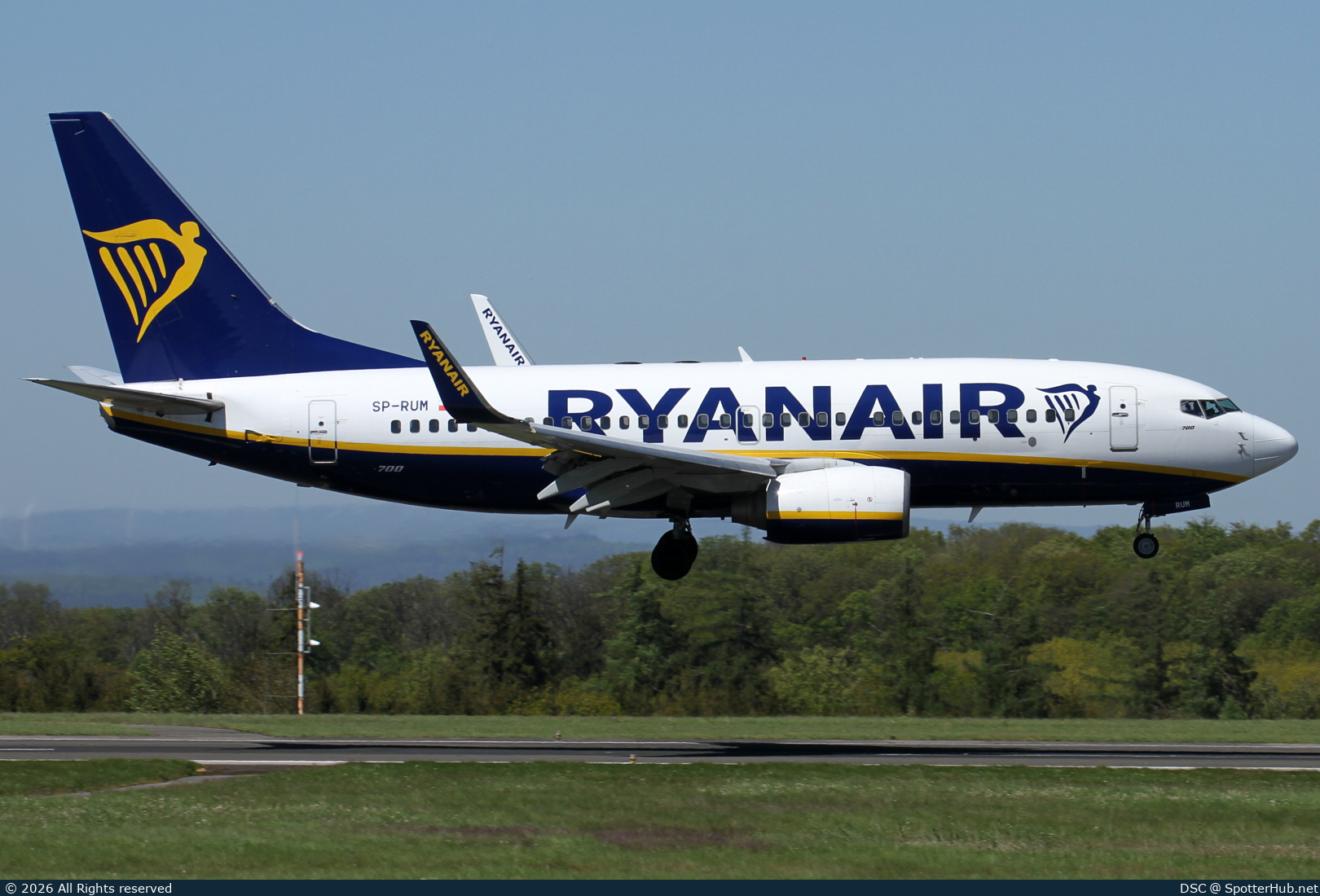 Photo of SP-RUM - Boeing 737-73S operated by Ryanair (opb Buzz)