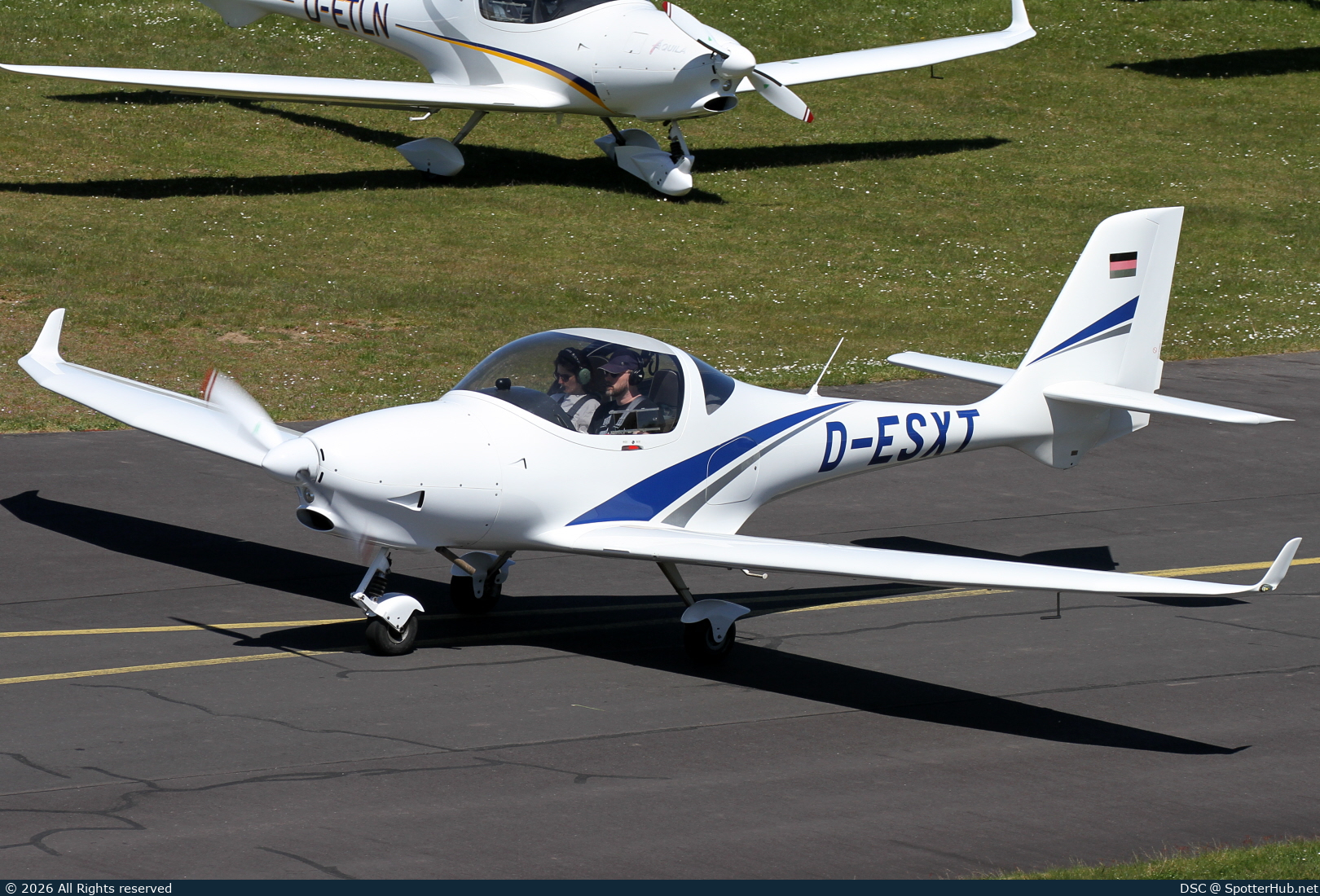 Photo of D-ESXT - Aquila A210 operated by Hanseatischer Fliegerclub Frankfurt