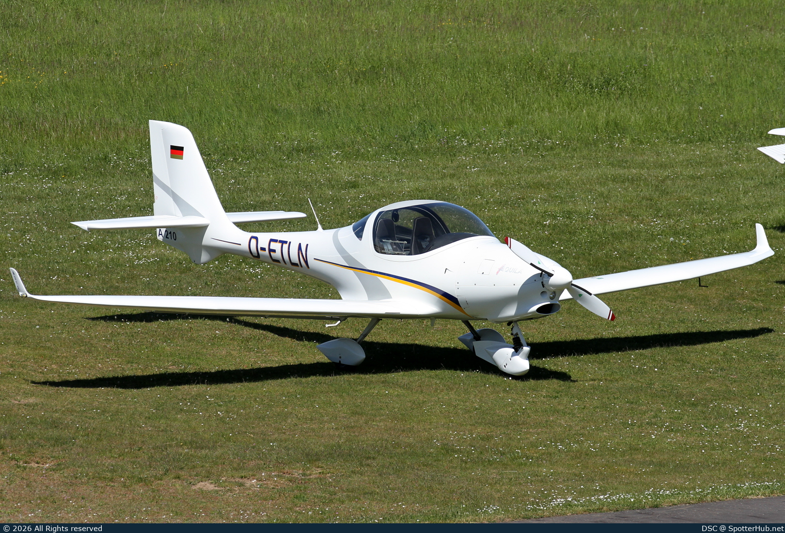 Photo of D-ETLN - Aquila A210 operated by Hanseatischer Fliegerclub Frankfurt