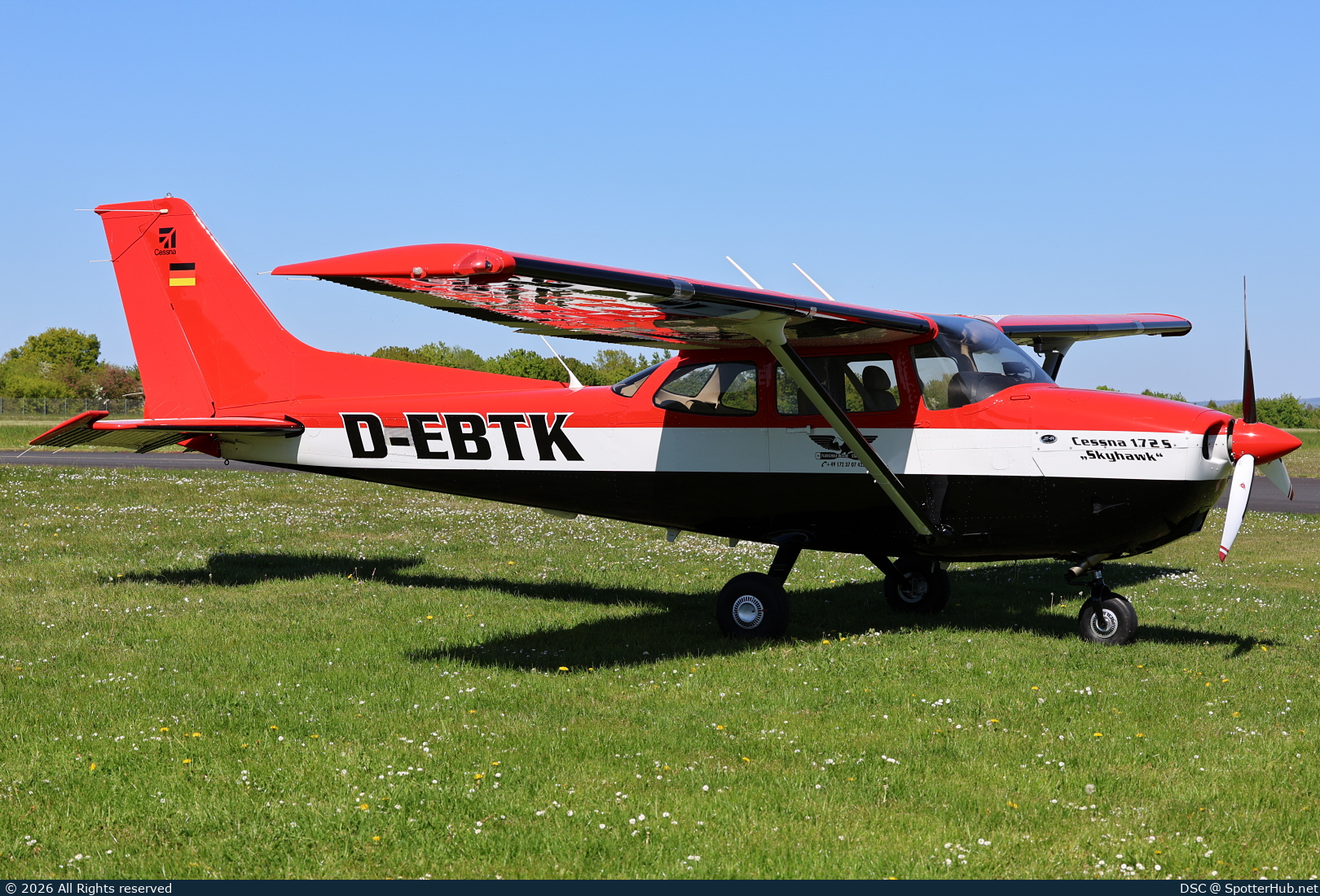 Photo of D-EBTK - Cessna 172S Skyhawk SP operated by Flugschule Stahnke