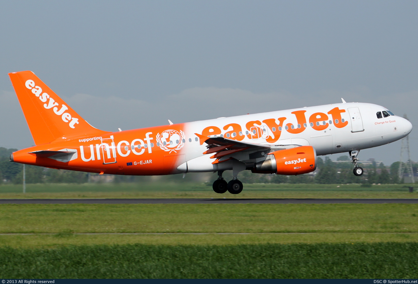 Photo of G-EJAR - Airbus A319-111 operated by easyJet