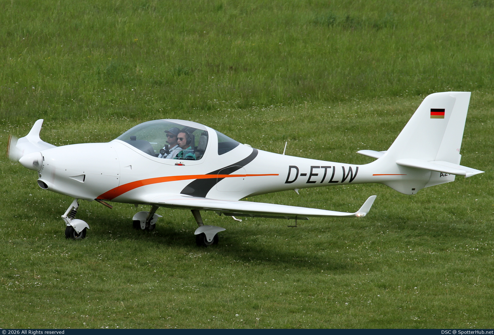 Photo of D-ETLW - Aquila A210 operated by Hanseatischer Fliegerclub Frankfurt
