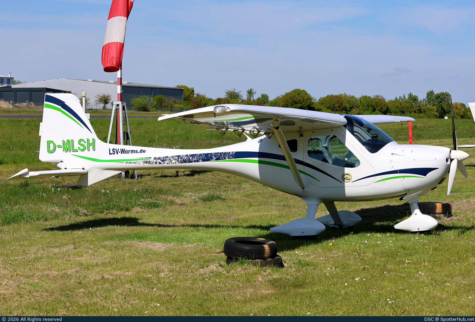 Photo of D-MLSH - Remos GX operated by Luftsportverein Worms