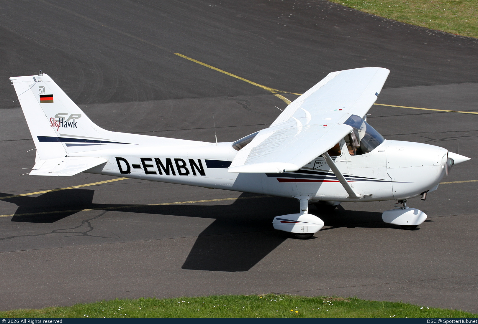 Photo of D-EMBN - Cessna 172S Skyhawk SP operated by DFS Fliegerclub