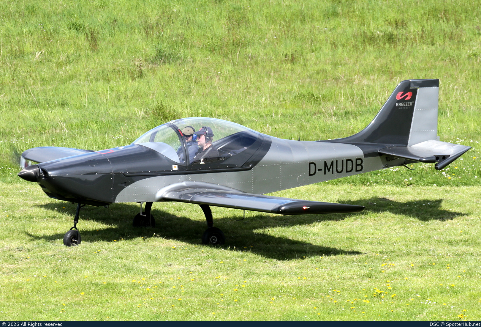 Photo of D-MUDB - Breezer B400 operated by Private