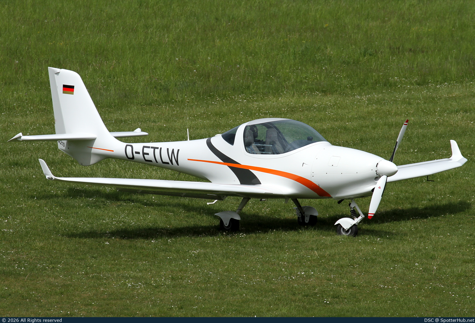 Photo of D-ETLW - Aquila A210 operated by Hanseatischer Fliegerclub Frankfurt
