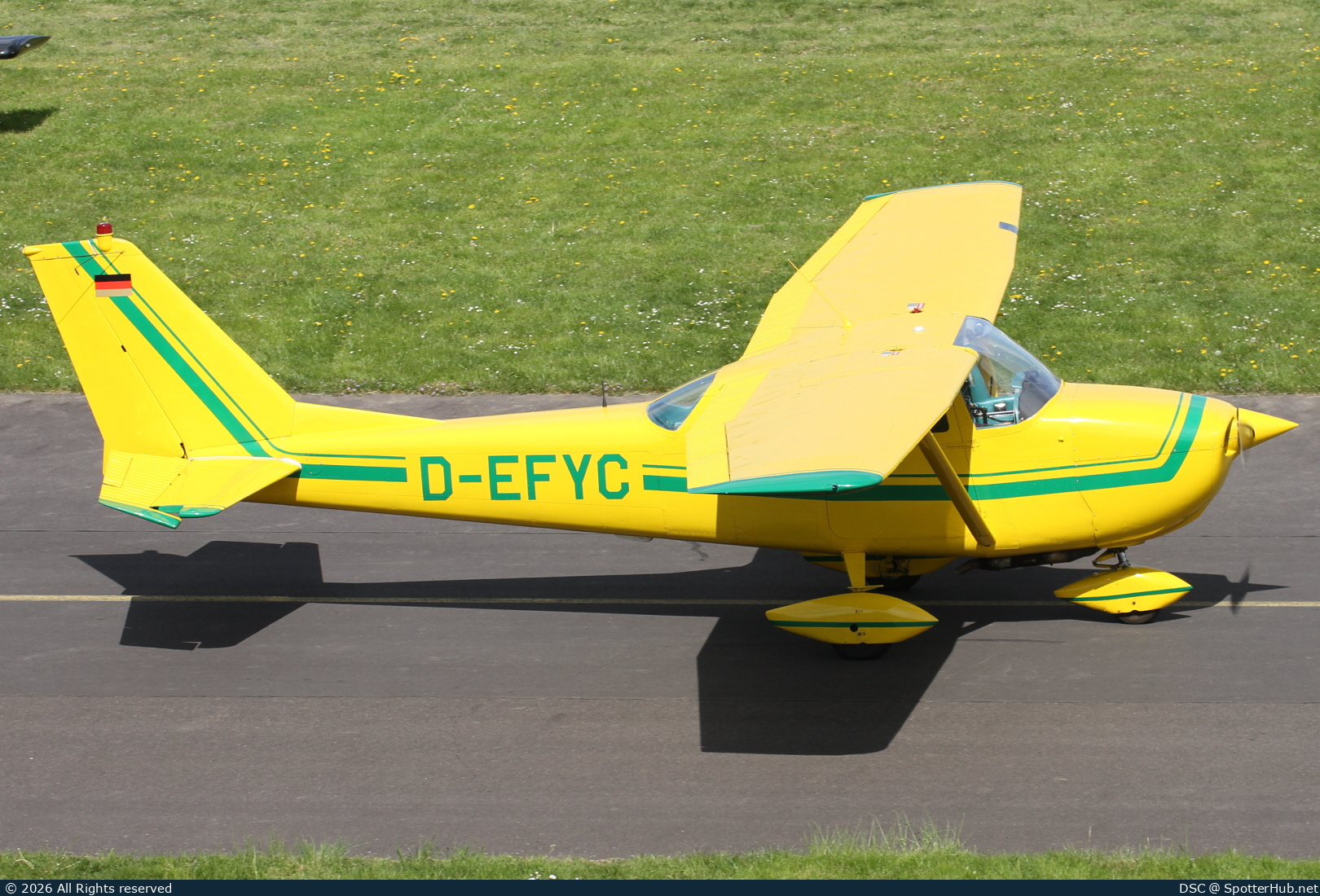 Photo of D-EFYC - Reims-Cessna F172G Skyhawk operated by Private