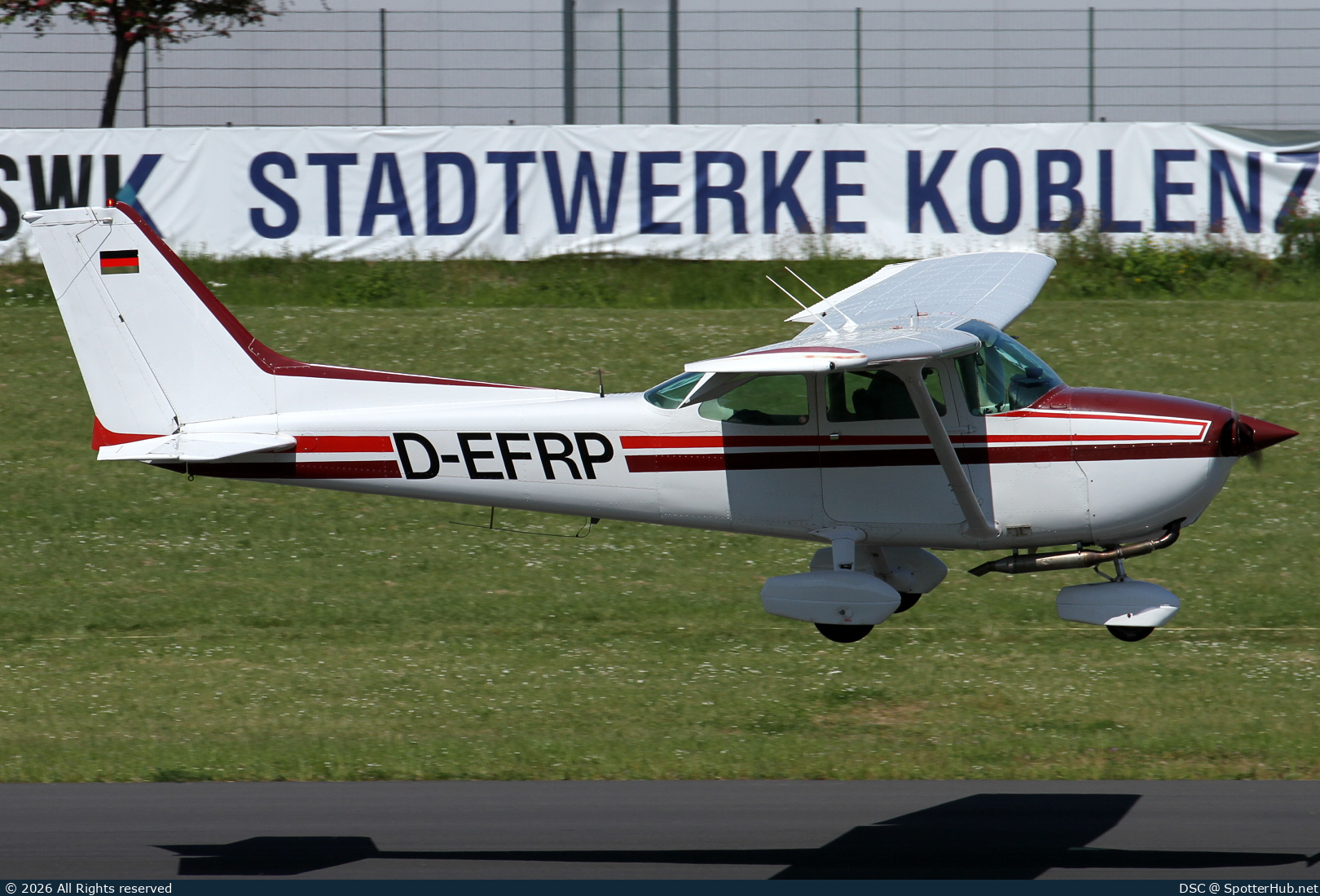 Photo of D-EFRP - Cessna 172P Skyhawk II operated by Fliegergruppe Grabenstetten-Teck-Lenninger Tal
