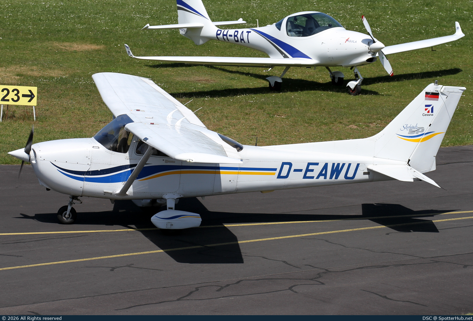 Photo of D-EAWU - Cessna 172S Skyhawk SP operated by FVL Frankfurter Verein für Luftfahrt
