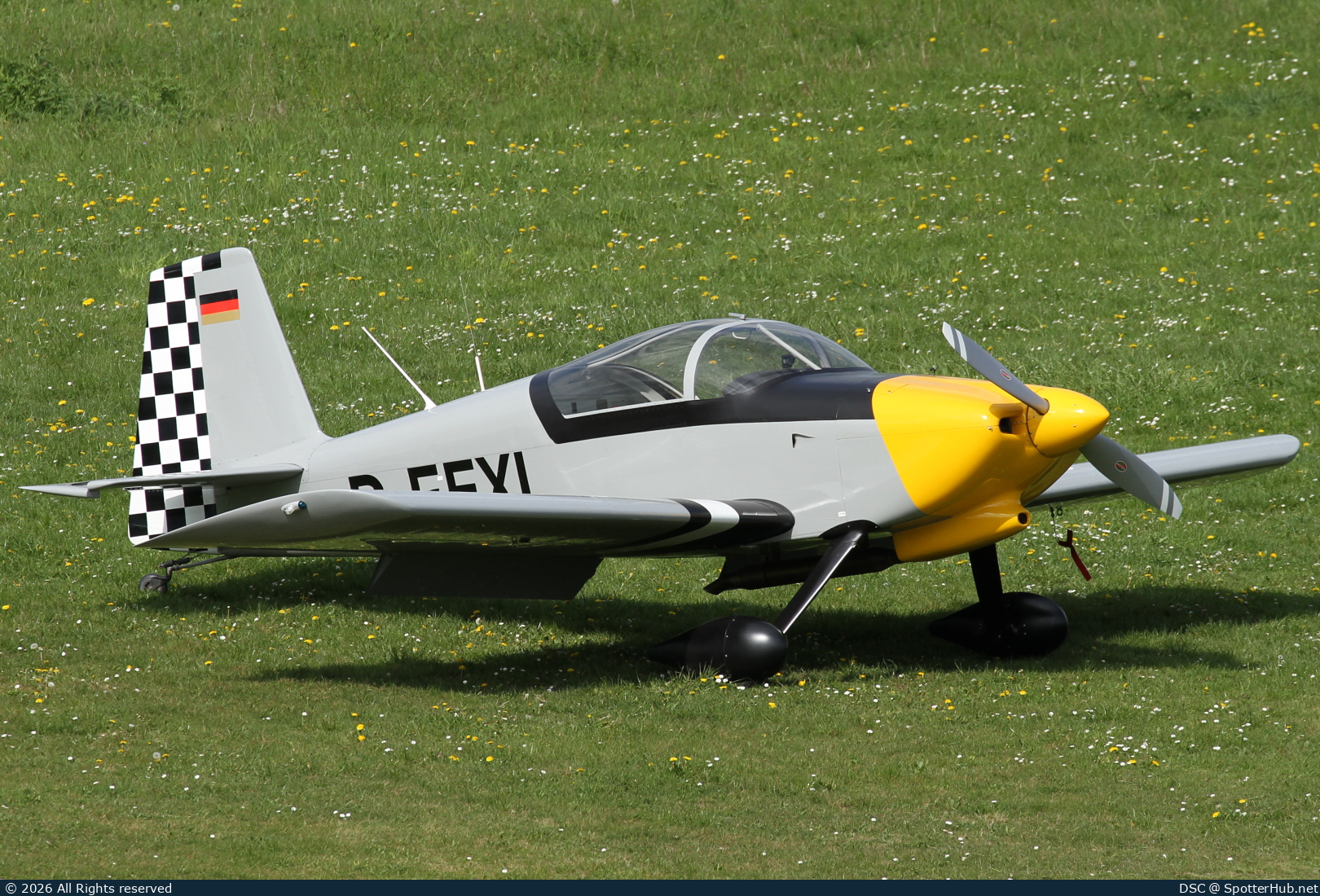 Photo of D-EEXI - Vans RV-6 operated by Private