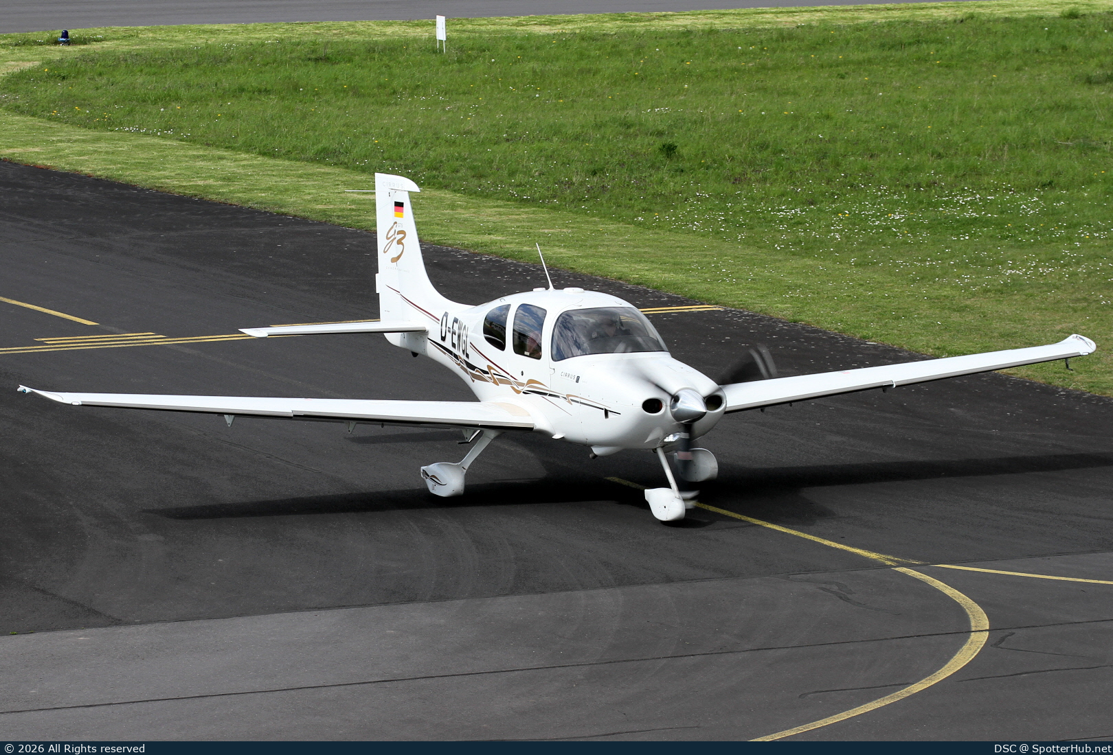 Photo of D-EWGL - Cirrus SR22 G3 GTS operated by Private