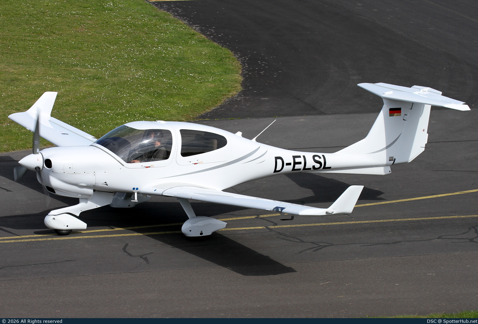 Photo of D-ELSL - Diamond DA40 NG Diamond Star operated by Private