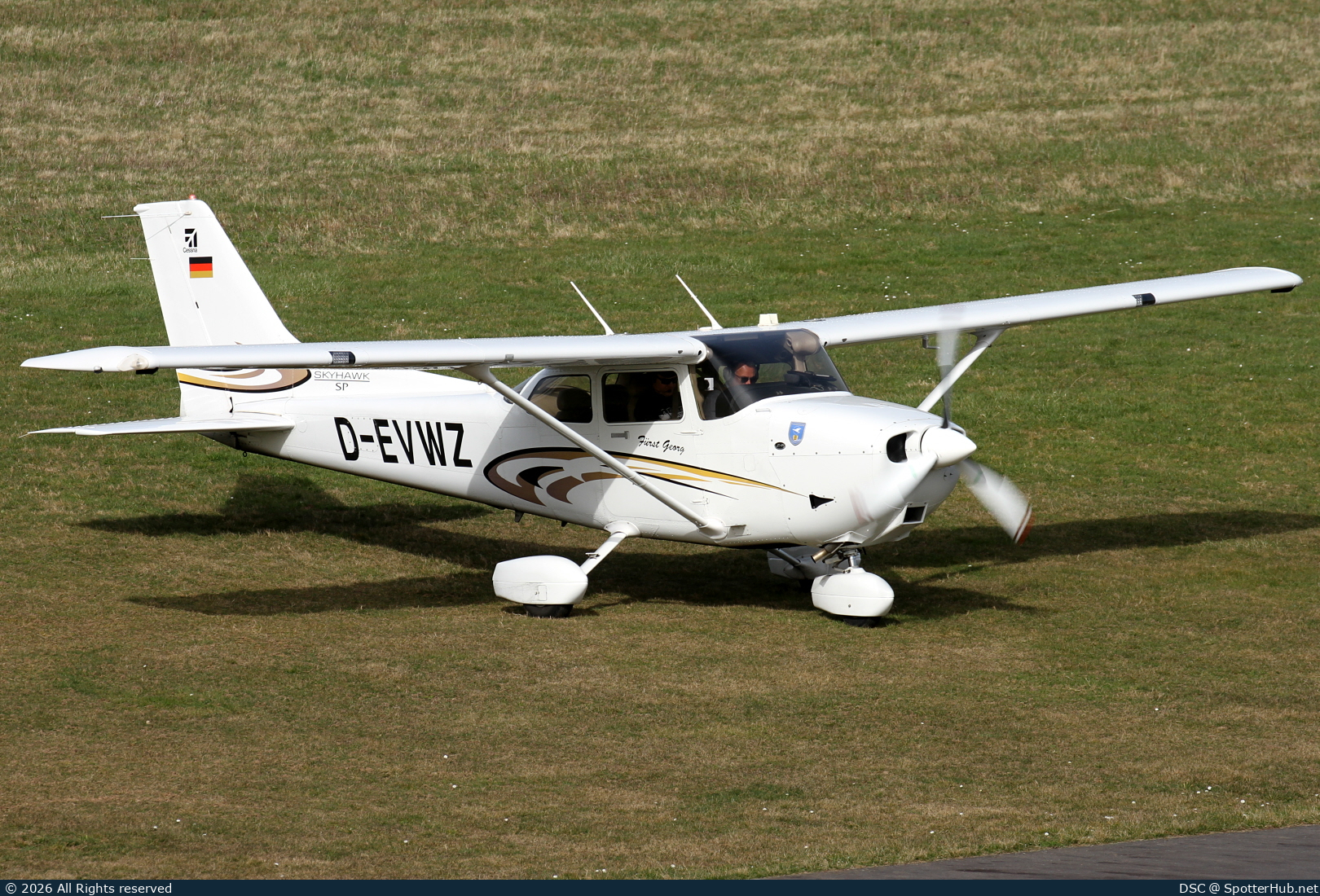 Photo of D-EVWZ - Cessna 172S Skyhawk SP operated by Fliegergruppe Leutkirch