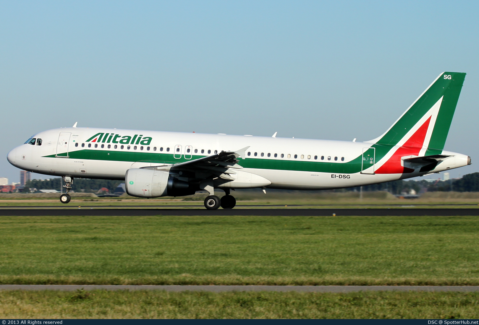 Photo of EI-DSG - Airbus A320-216 operated by Alitalia