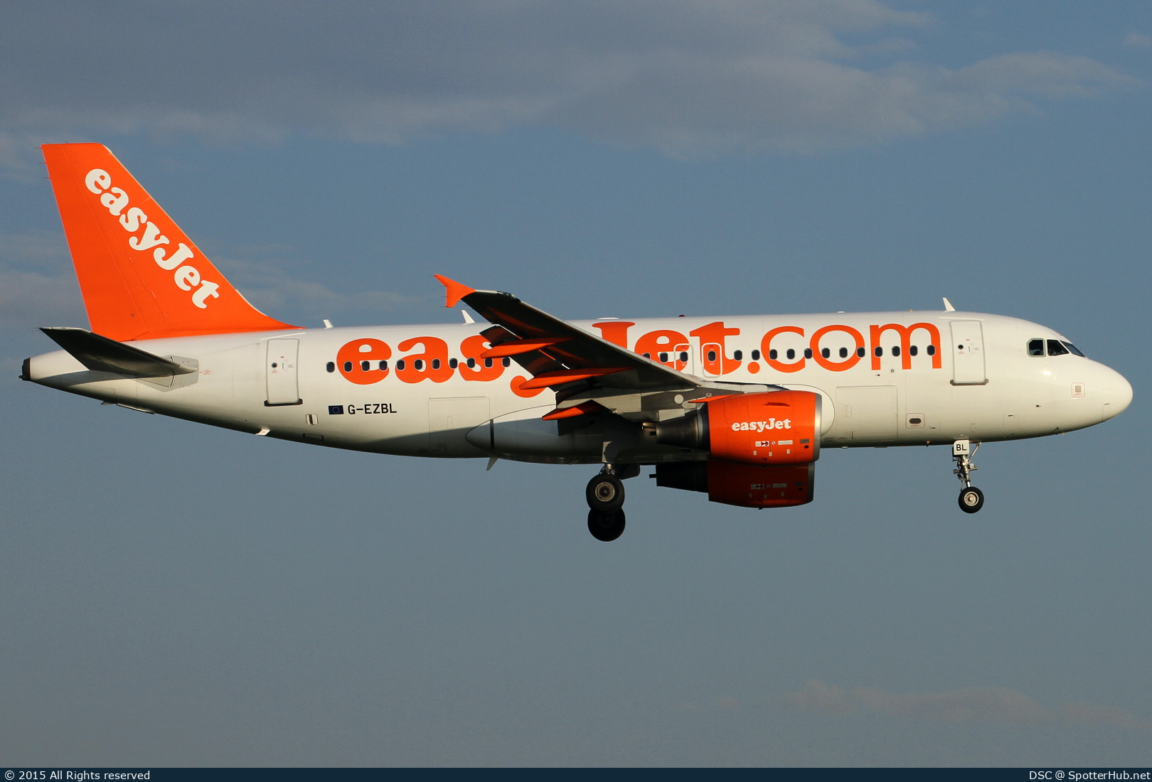 Photo of G-EZBL - Airbus A319-111 operated by easyJet