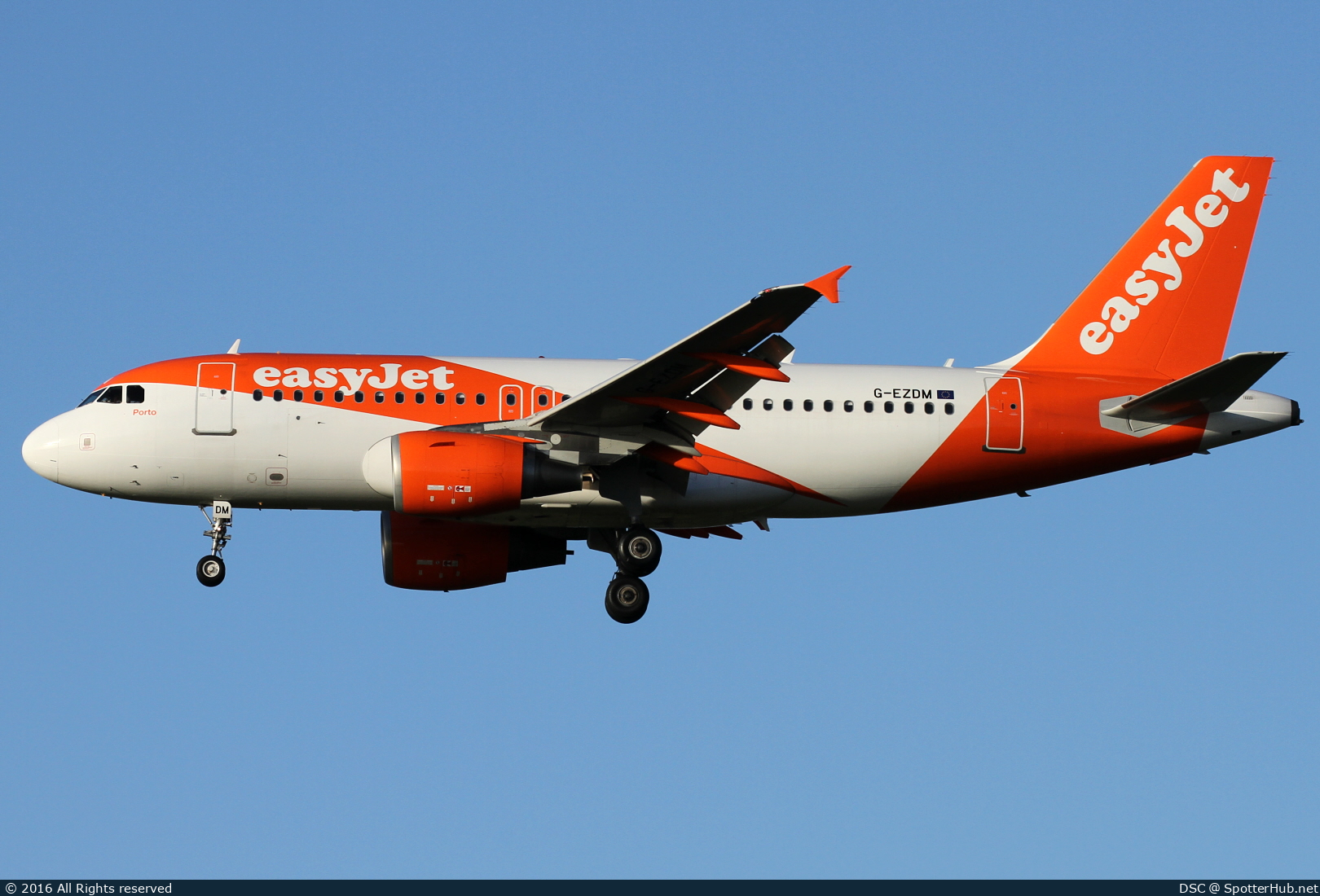 Photo of G-EZDM - Airbus A319-111 operated by easyJet