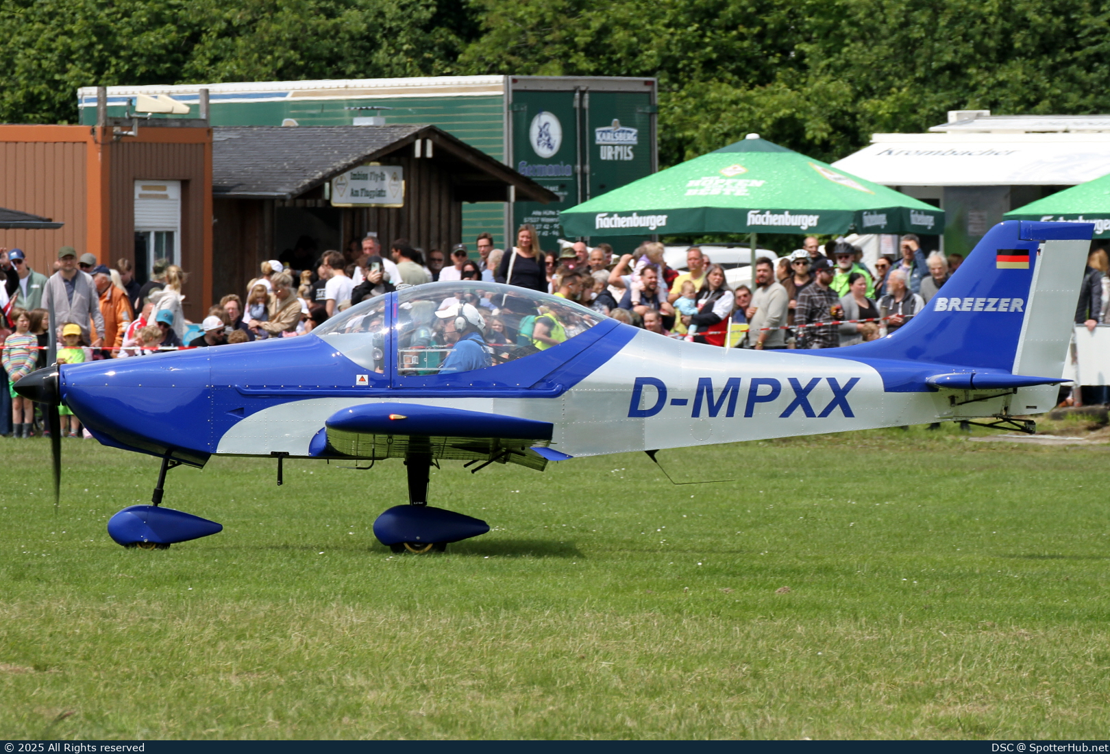 Photo of D-MPXX - Breezer B400 operated by Private