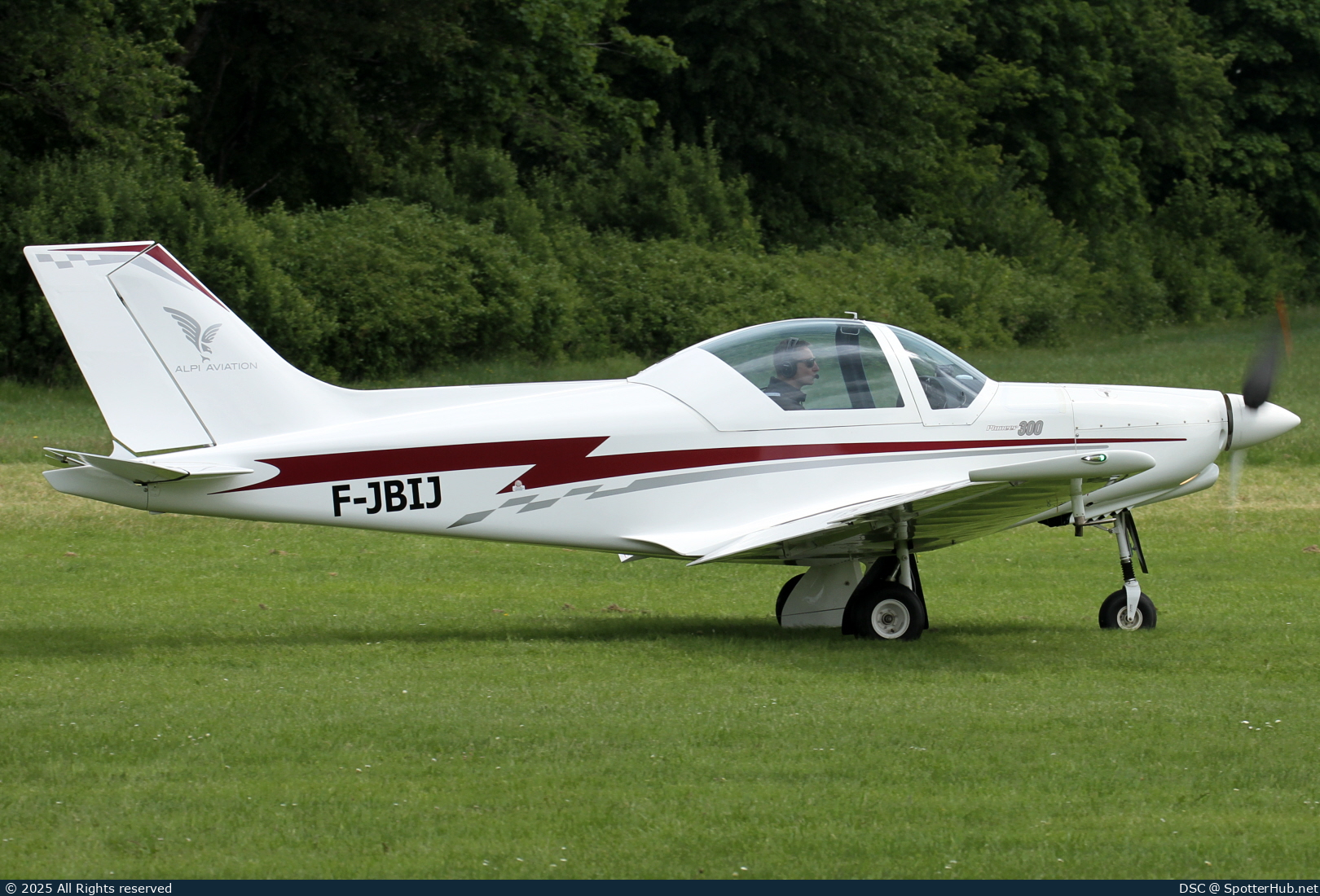 Photo of 57-CAI - Alpi Pioneer 300 Standard operated by Private