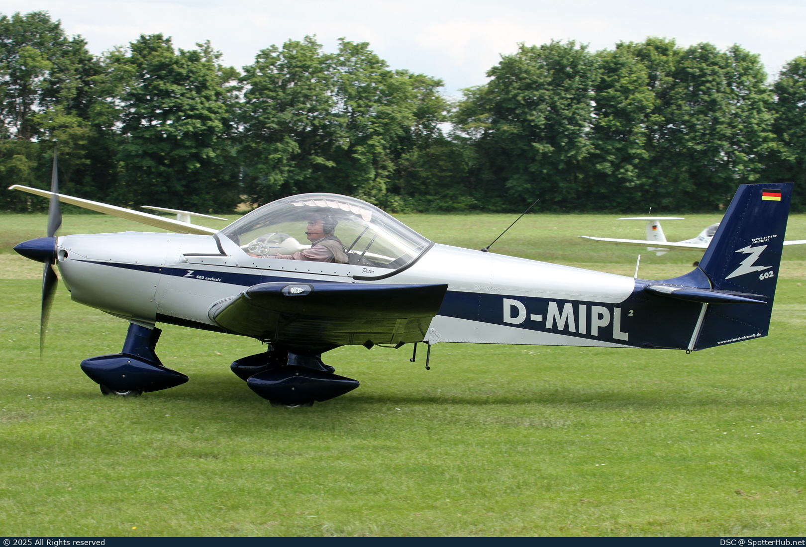 Photo of D-MIPL - Roland Z-602 operated by Private