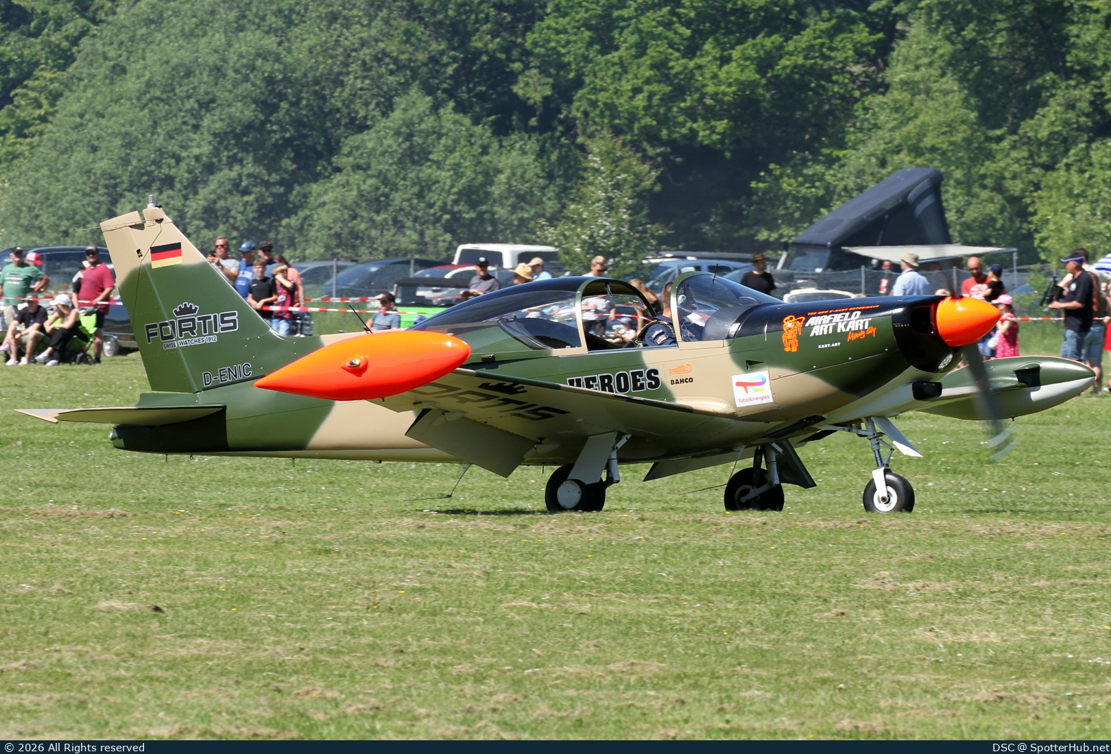 Photo of D-ENIC - SIAI-Marchetti SF.260 operated by Formation Team Niebergall