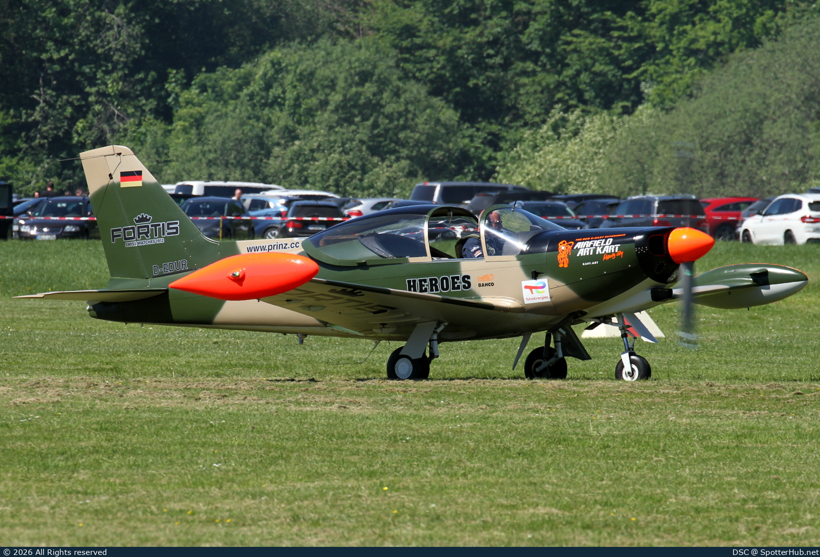 Photo of D-EDUR - SIAI-Marchetti SF.260 operated by Formation Team Niebergall