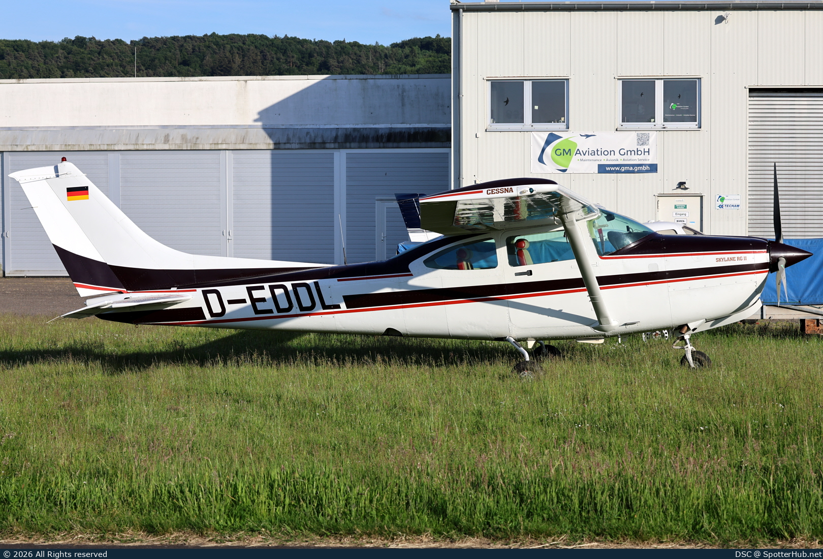 Photo of D-EDDL - Cessna R182 Skylane RG II operated by Private
