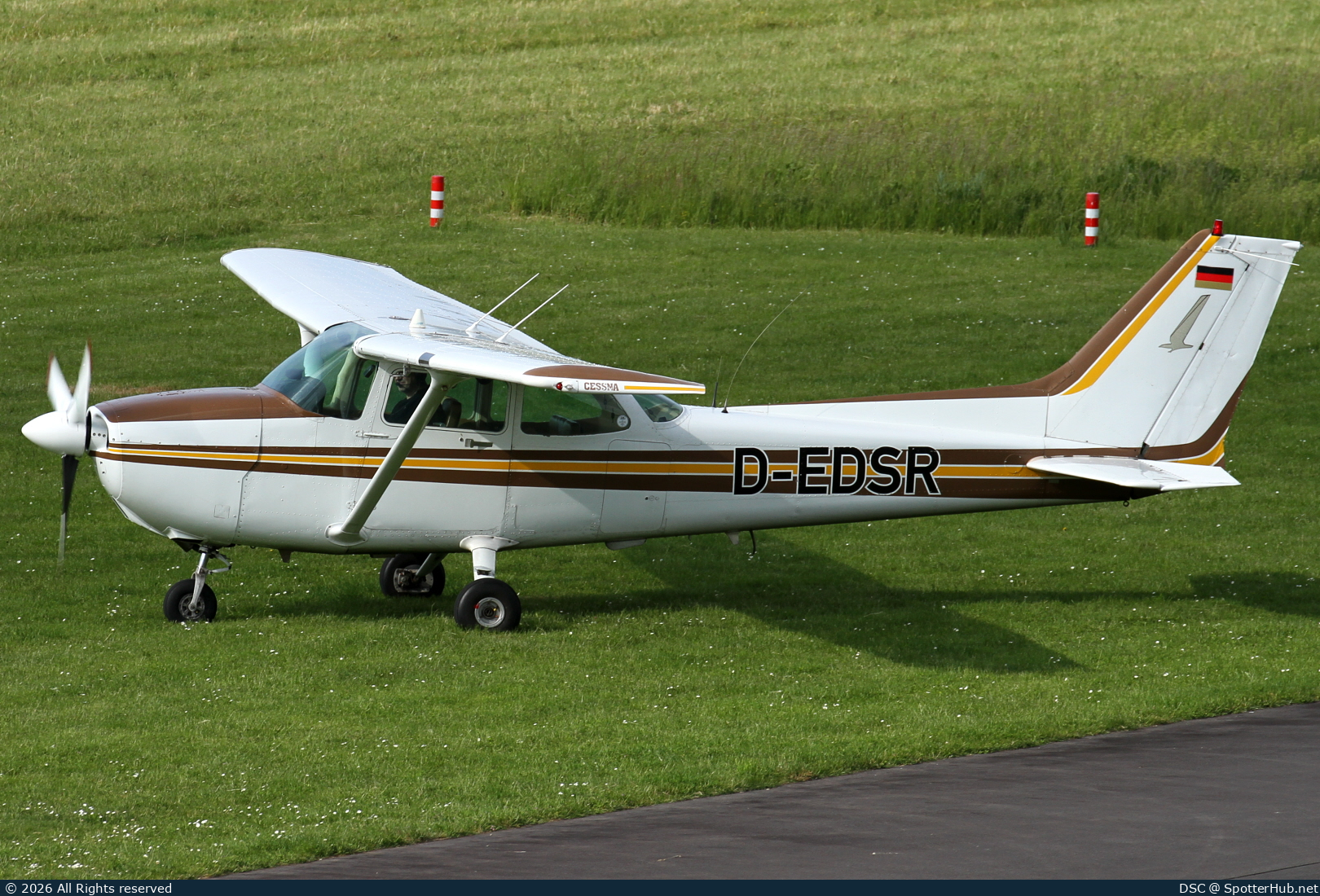 Photo of D-EDSR - Cessna 172P Skyhawk II operated by Flugsportclub Miltenberg