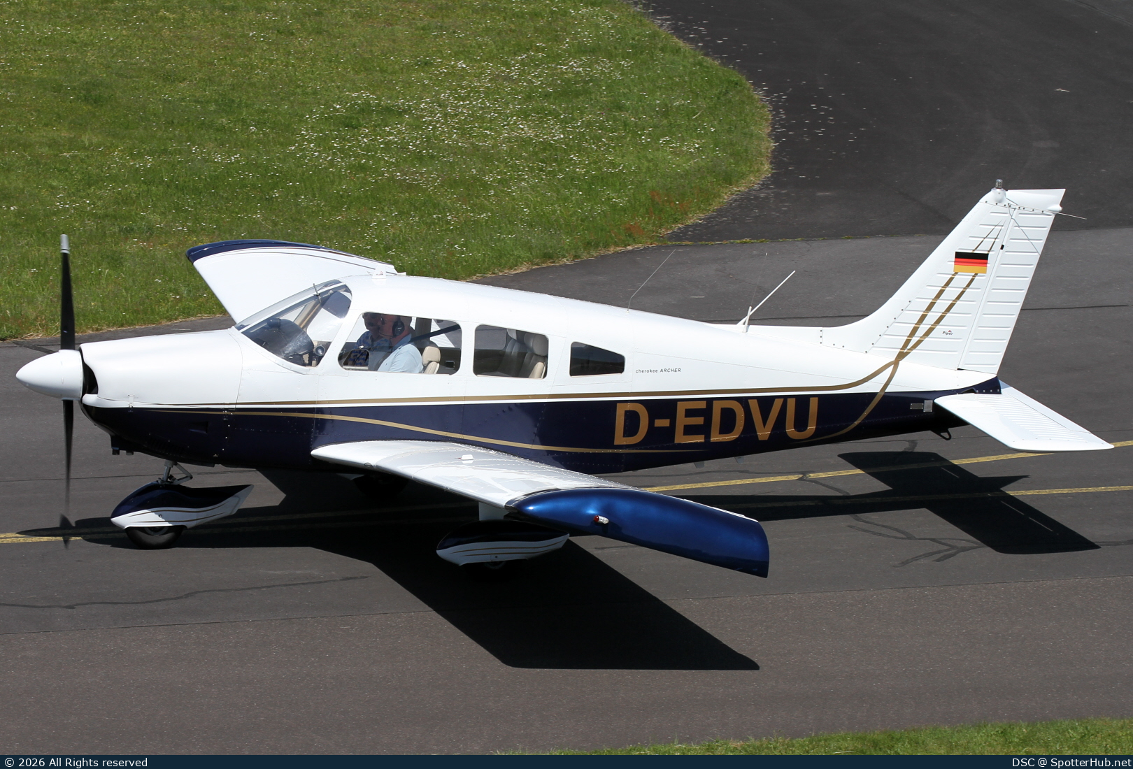Photo of D-EDVU - Piper PA-28-180 Cherokee Archer operated by Private