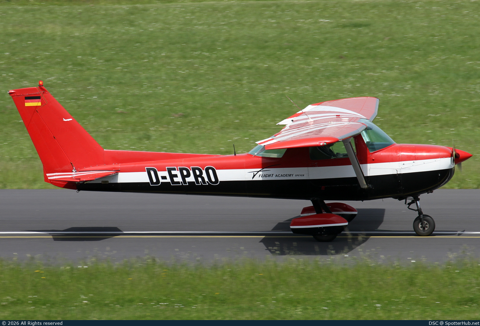 Photo of D-EPRO - Cessna 150M Commuter operated by Flight Academy Speyer