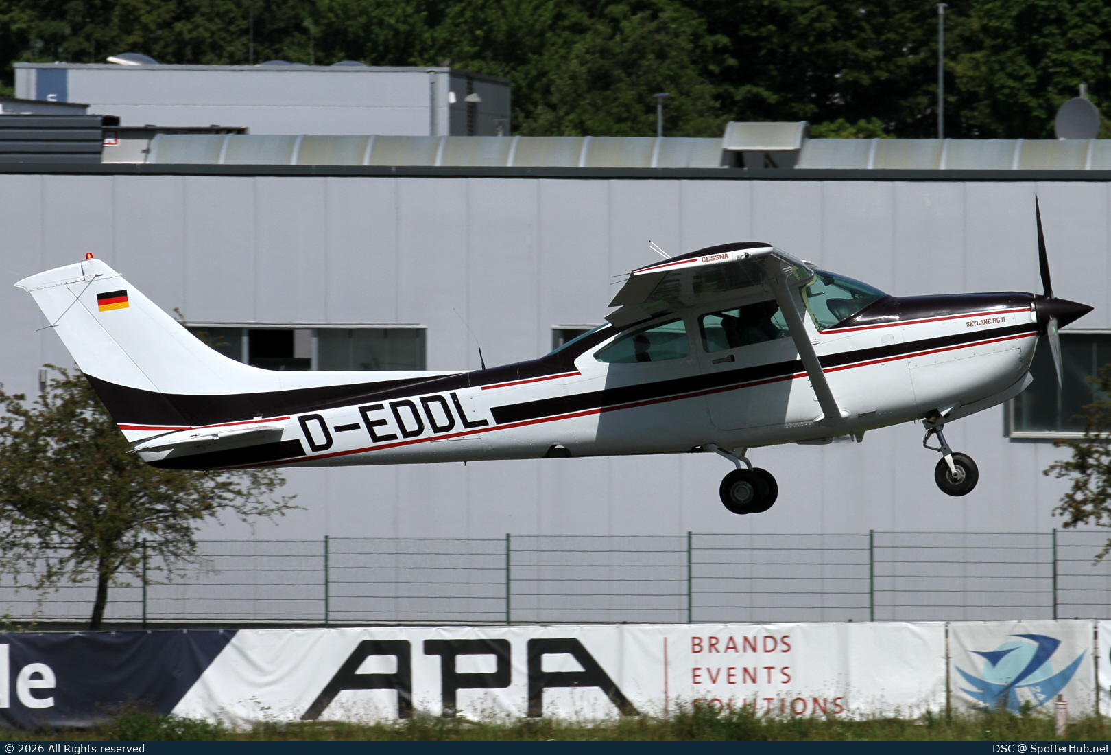 Photo of D-EDDL - Cessna R182 Skylane RG II operated by Private