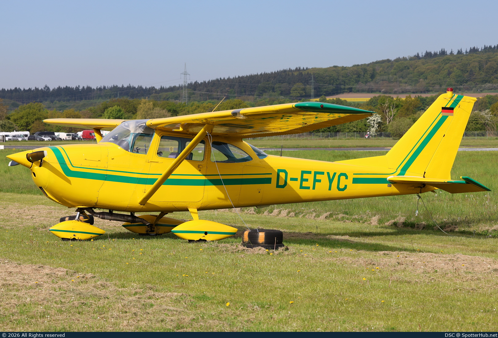Photo of D-EFYC - Reims-Cessna F172G Skyhawk operated by Private