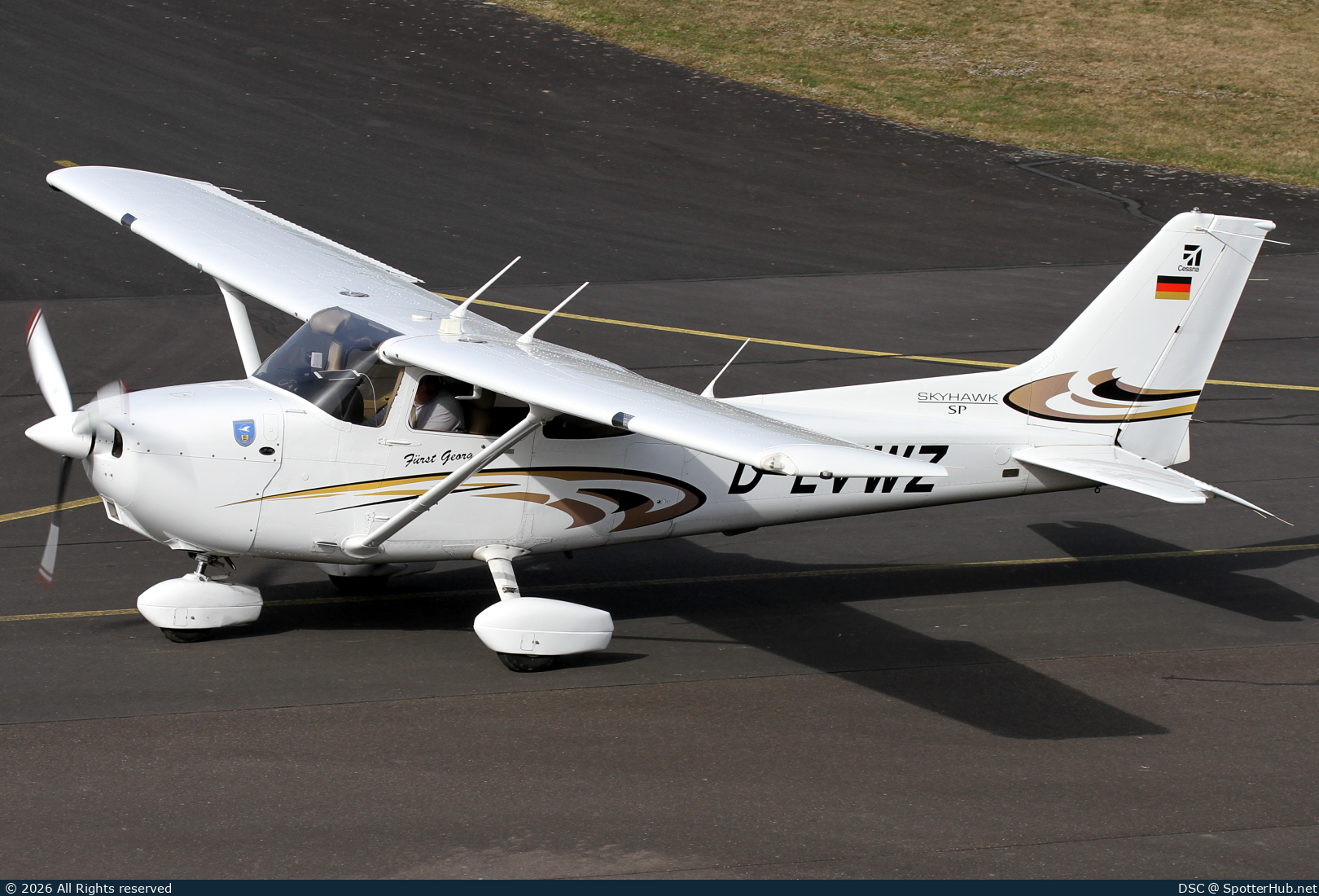 Photo of D-EVWZ - Cessna 172S Skyhawk SP operated by Fliegergruppe Leutkirch