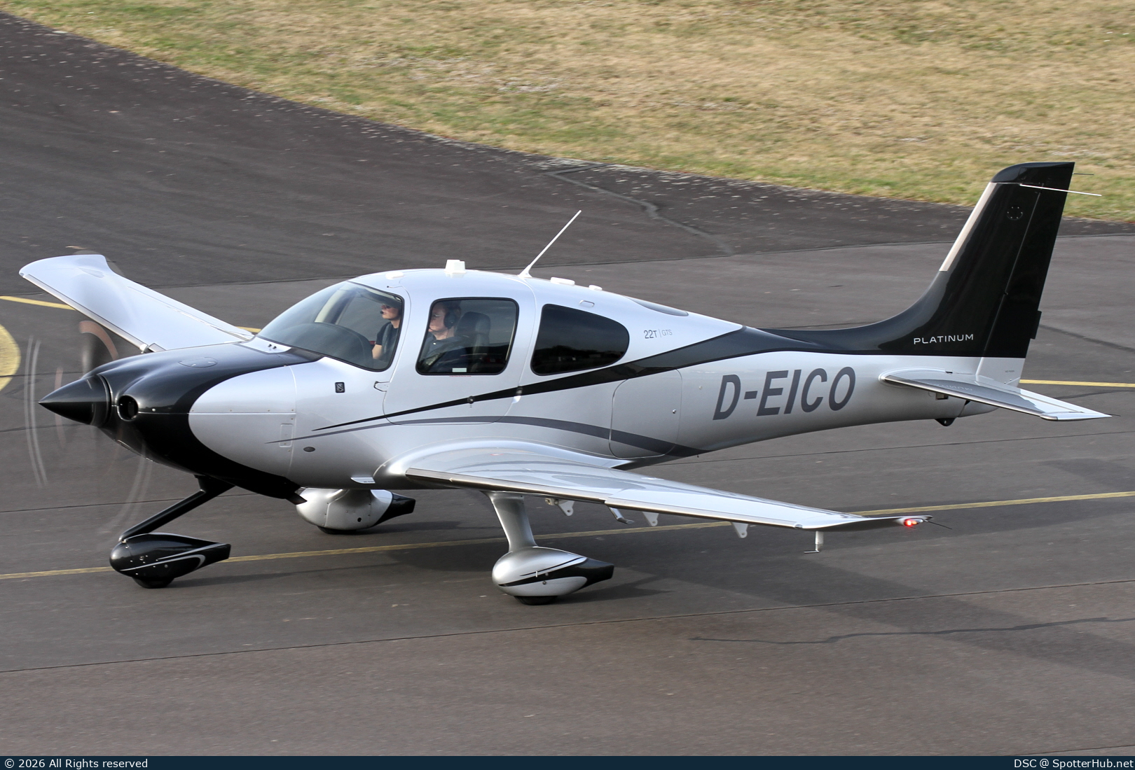 Photo of D-EICO - Cirrus SR22T G6 GTS operated by Private