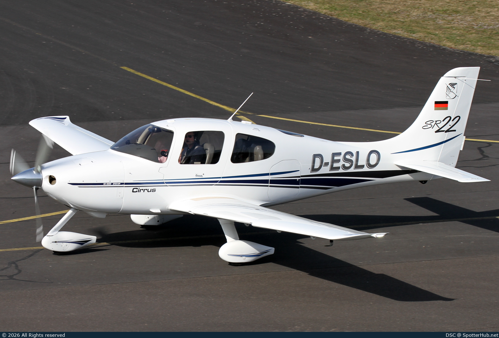 Photo of D-ESLO - Cirrus SR22 G1 operated by Private