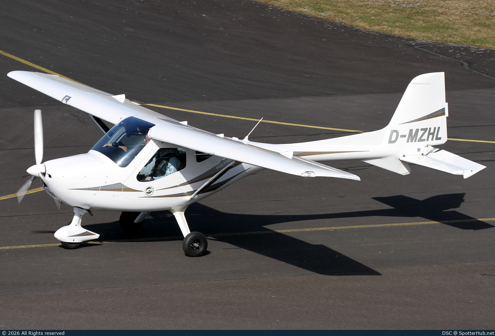 Photo of D-MZHL - Remos GX nXT operated by Private