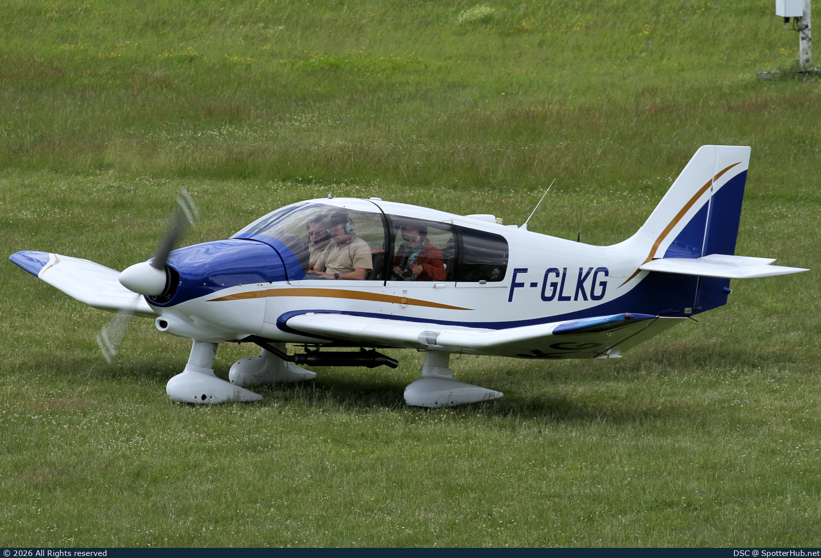 Photo of F-GLKG - Robin DR400/180 Régent operated by Aéro-Club Les Alcyons d'Issy-Les-Moulineaux