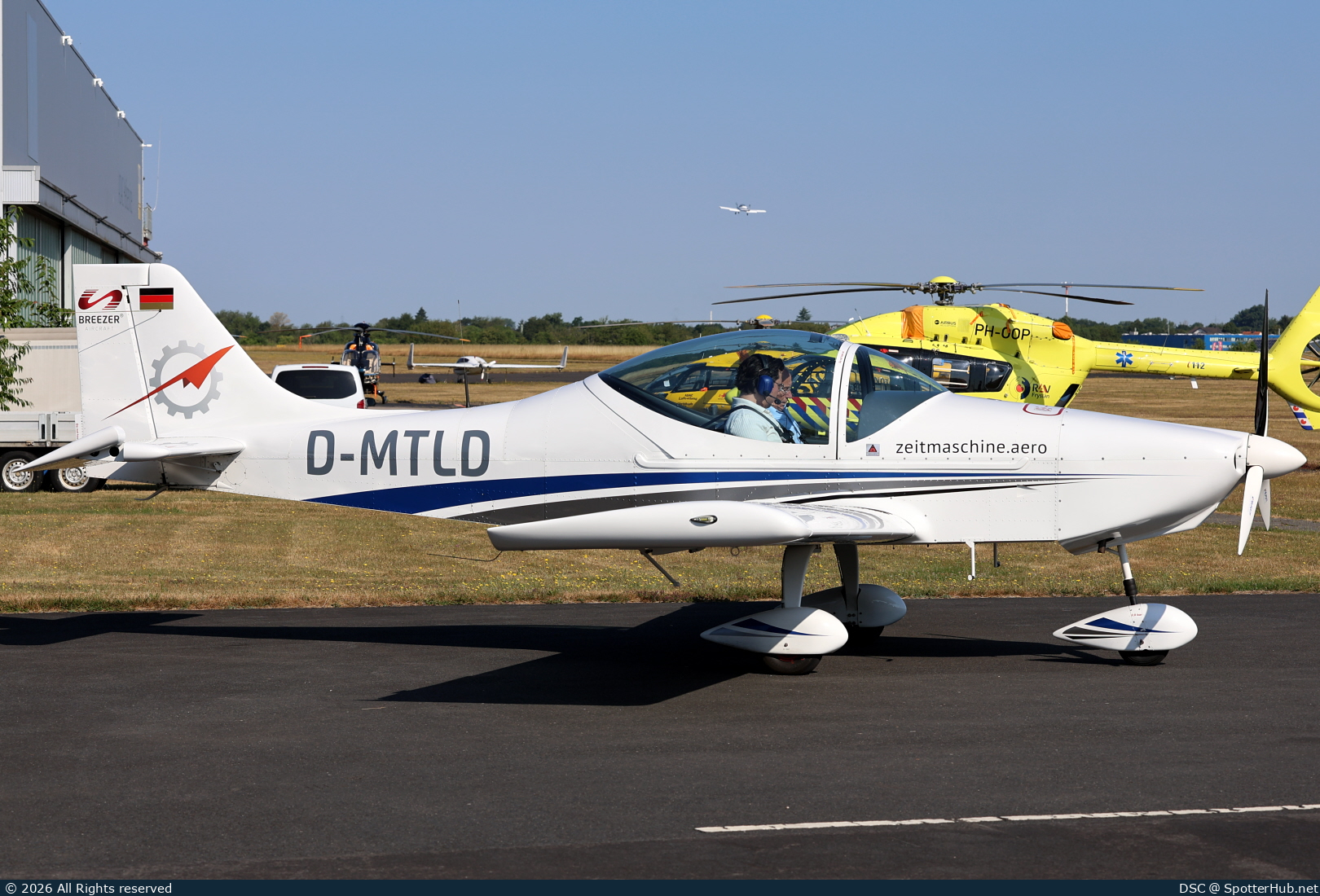 Photo of D-MTLD - Breezer B400 operated by Zeitmaschine Aviation