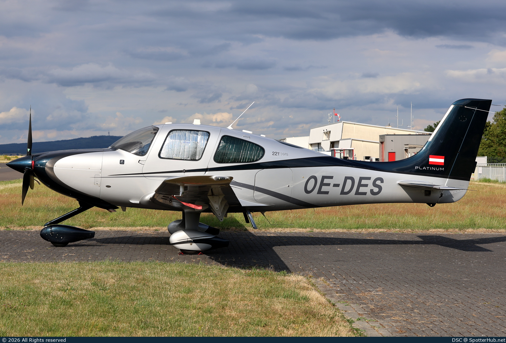 Photo of OE-DES - Cirrus SR22T G5 GTS operated by Private