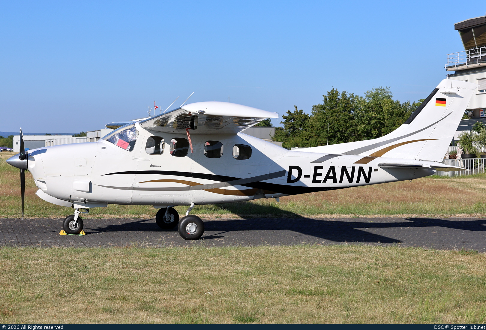 Photo of D-EANN - Cessna P210N Pressurized Centurion II operated by Private